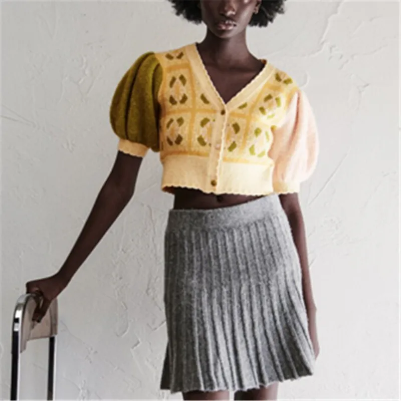 

Женская короткая жаккардовая трикотажная куртка ZA, милый жаккардовый жакет с V-образным вырезом, рукавами-фонариками и цветочным узором, ве...