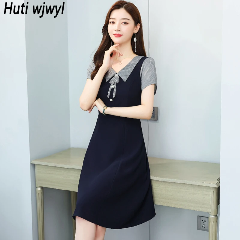 Женское платье-поло средней длины с коротким рукавом и бантом