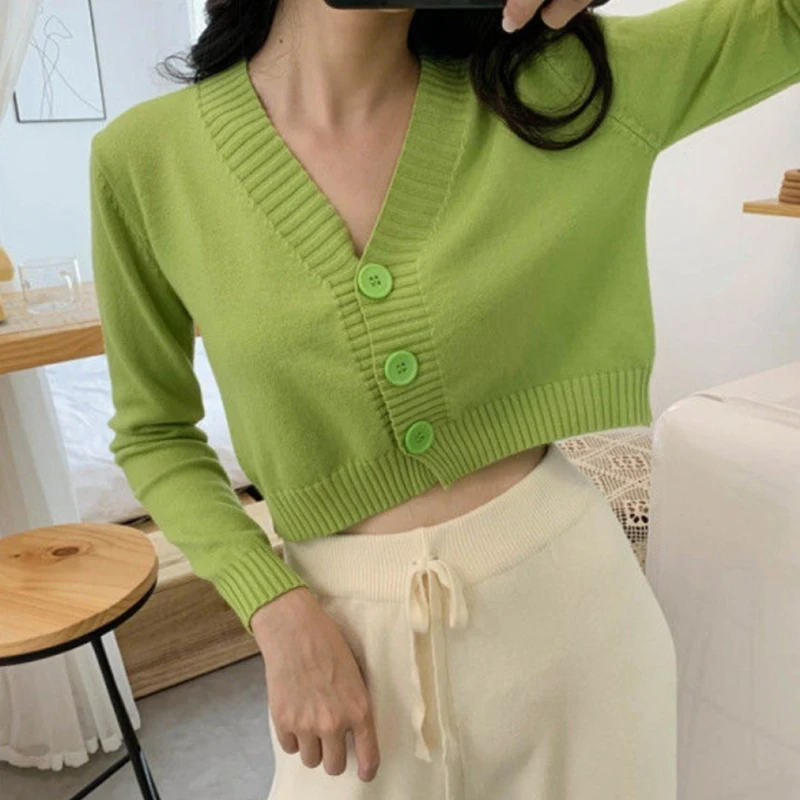 Кардиган женский трикотажный на пуговицах с длинным рукавом и V-образным вырезом