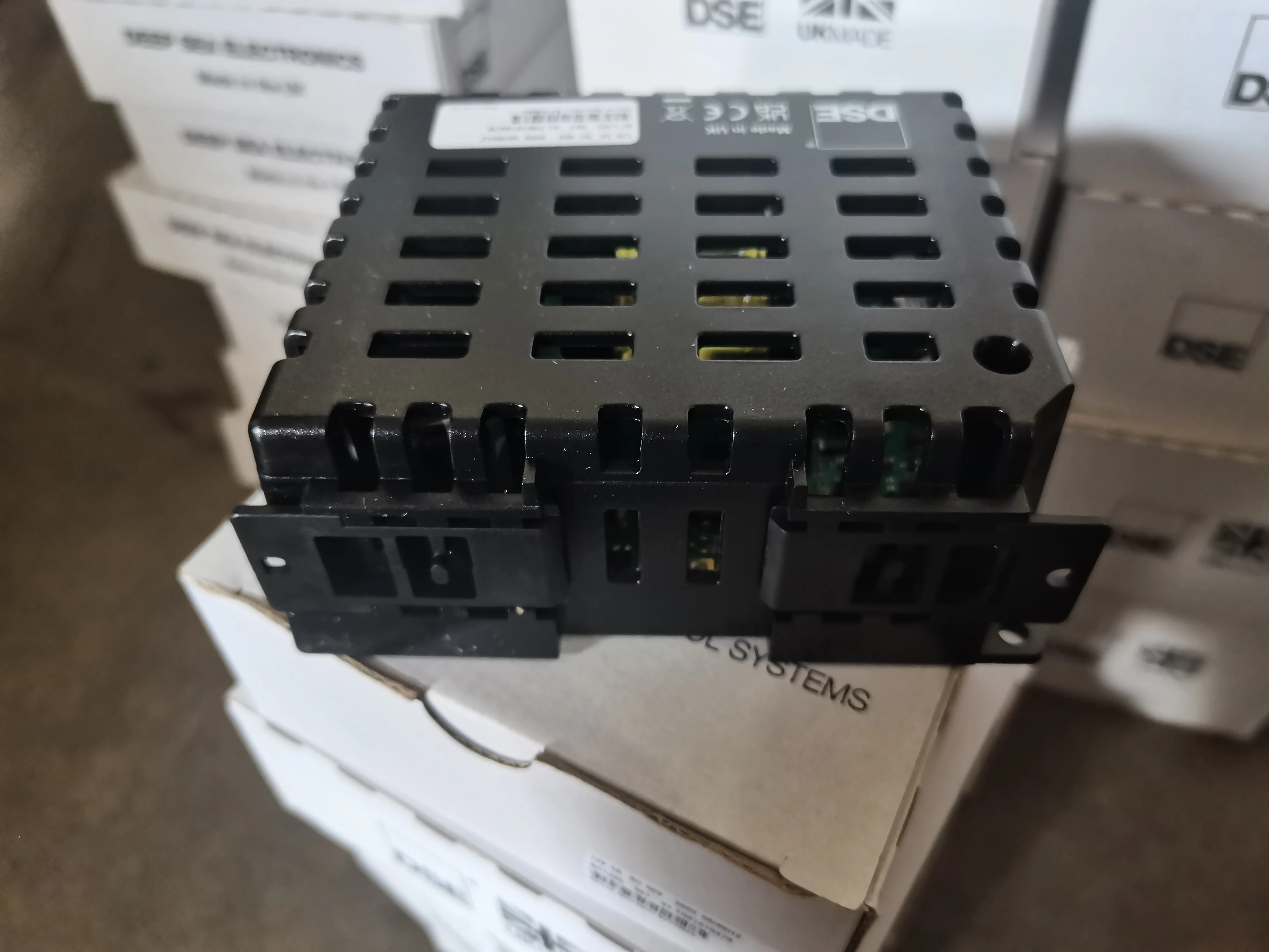 Оригинал! Глубоководная батарея BC1205 12 вольт 5 ампер зарядное устройство DSEBC1205