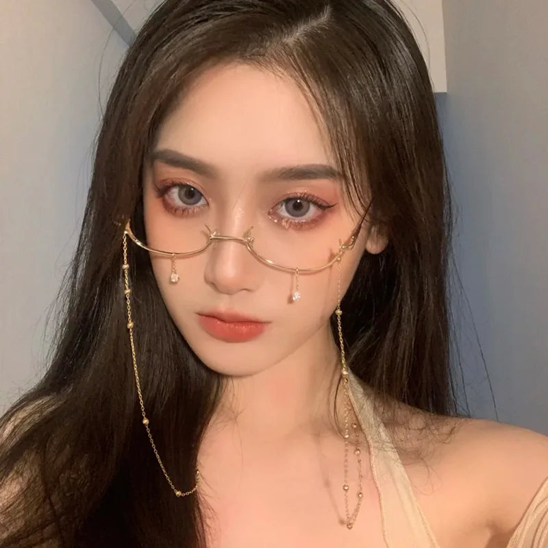 Маска для лица женская с кисточками на цепочке |