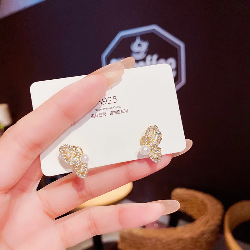 

Korean version simple grouping butterfly exquisite women's Earrings sweet wind fashion trend light extravagant Mori Earrings Pen