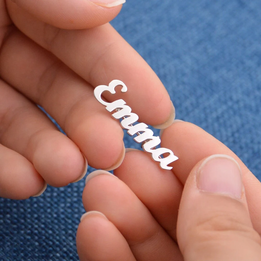 Customized Unique Name Letter Brooch Made of Stainless Steel as a Beautiful Gift for Female Colleagues and Leaders