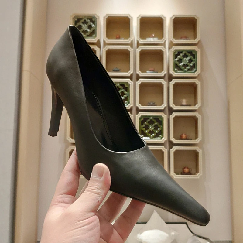 

Женские туфли на высоком каблуке, из натуральной кожи, с острым носком