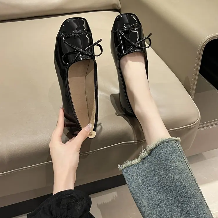 

Новинка 2023, яркие кожаные лоферы на мягкой подошве, модная удобная Всесезонная обувь, ширина ступни 35-39, с квадратным носком