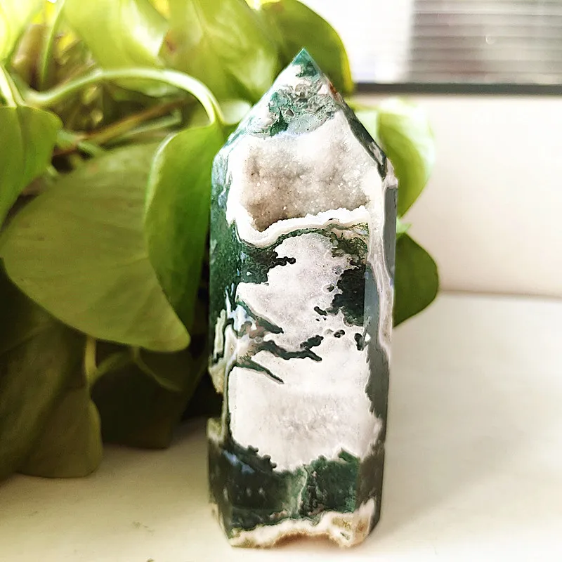 

Natural Moss Agate Crystal Tower Sorcerer Meditation Spiritual Healing Feng Shui Ward Off Evil Crystal Home Decoration