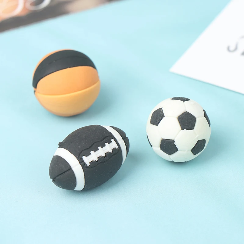 

4pcs/bag Dolls House Miniature Football Soccer Balls Dollhouse Decoration Classic Toys for Children Kids Dolls Accessory