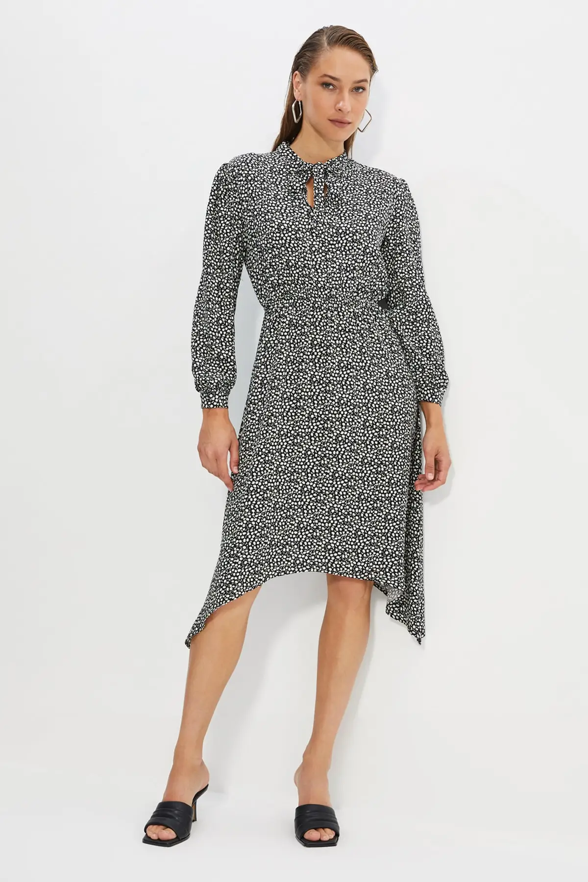 

Trendyol Collar Detail Dress TWOAW22EL0769