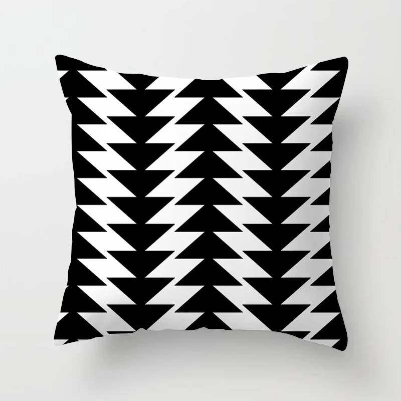 

Наволочка в скандинавском стиле с геометрическим черно-белым рисунком