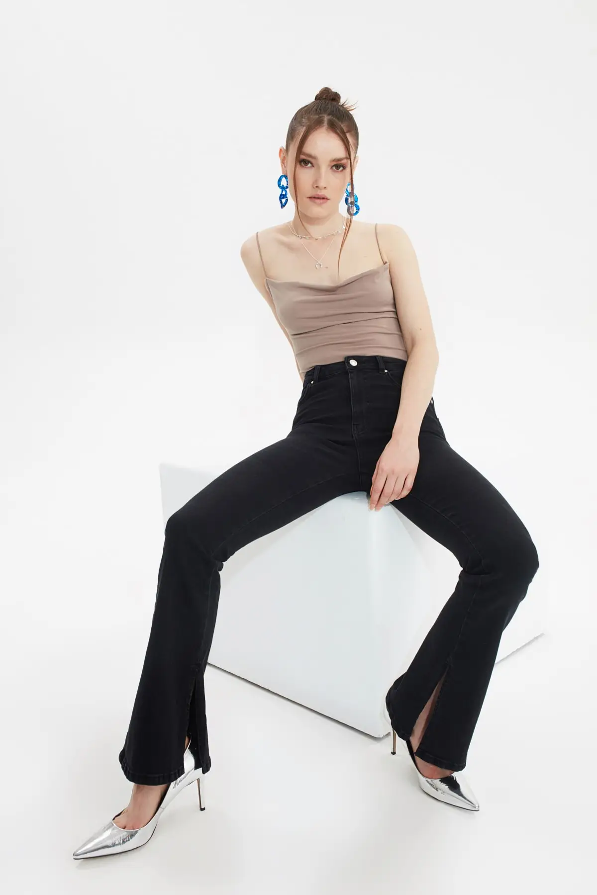 

Slit High Waist Flare Jeans TWOAW21JE0025