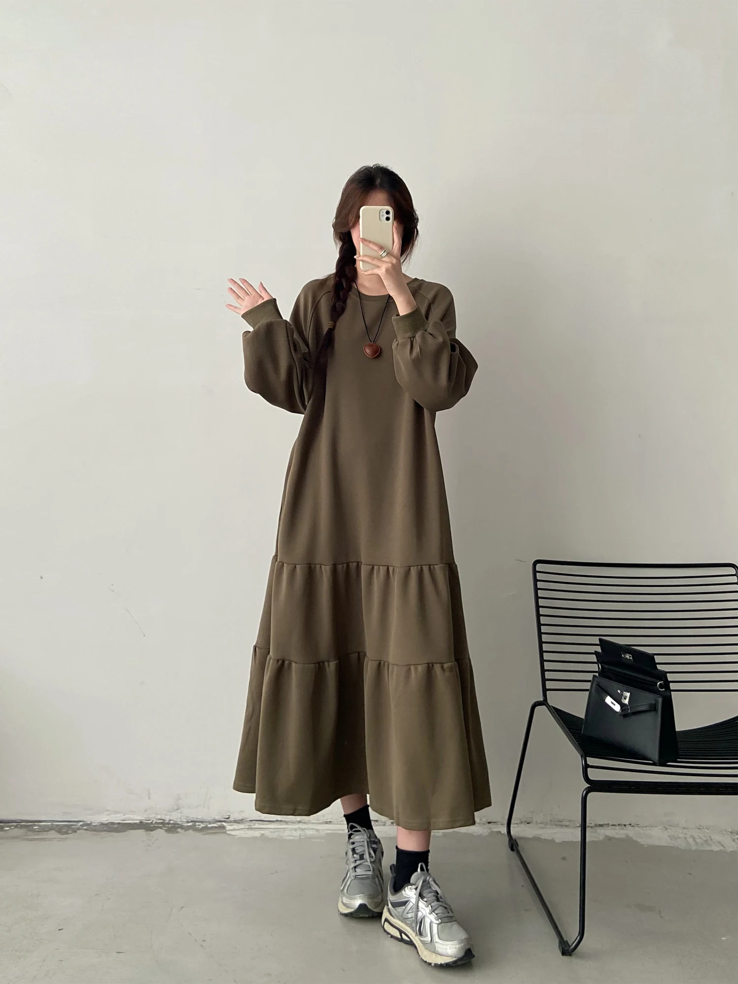 Элегантное простое однотонное платье женское осеннее новое больших размеров для