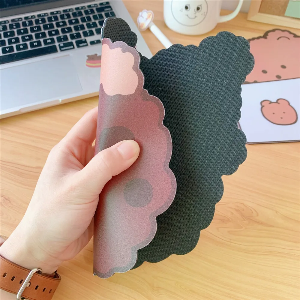 

Kawaii коврик для мыши с принтом из мультфильма, резиновый протектор для клавиатуры ноутбука, нескользящий мини-коврик для мыши для офиса и раб...