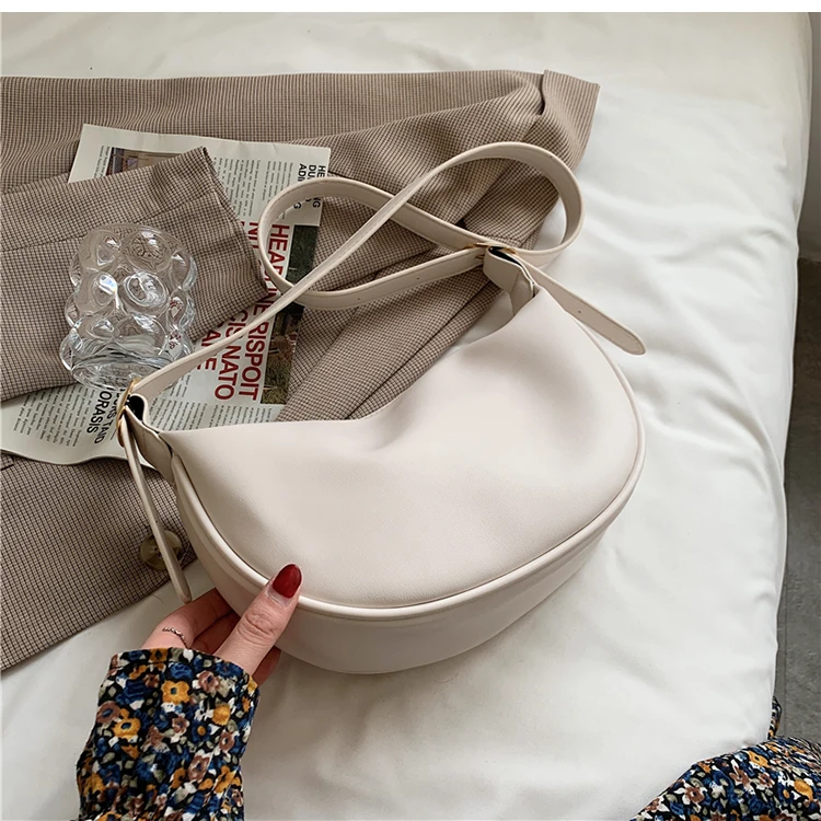 

Small bag women's summer versatile 2022 new fashion high sense messenger bag summer small one shoulder crescent bag