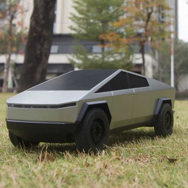 Игрушечный автомобиль с пультом дистанционного управления четырехсторонний