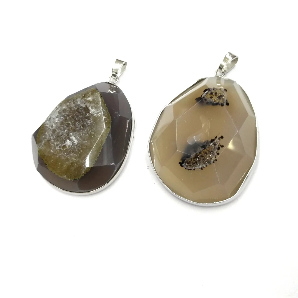 

Natural Gem Stone Irregular Shape Gray Agate Pendant Handmade Crafts Necklace Jewelry Accessory for Woman Size 35x45-36x50mm