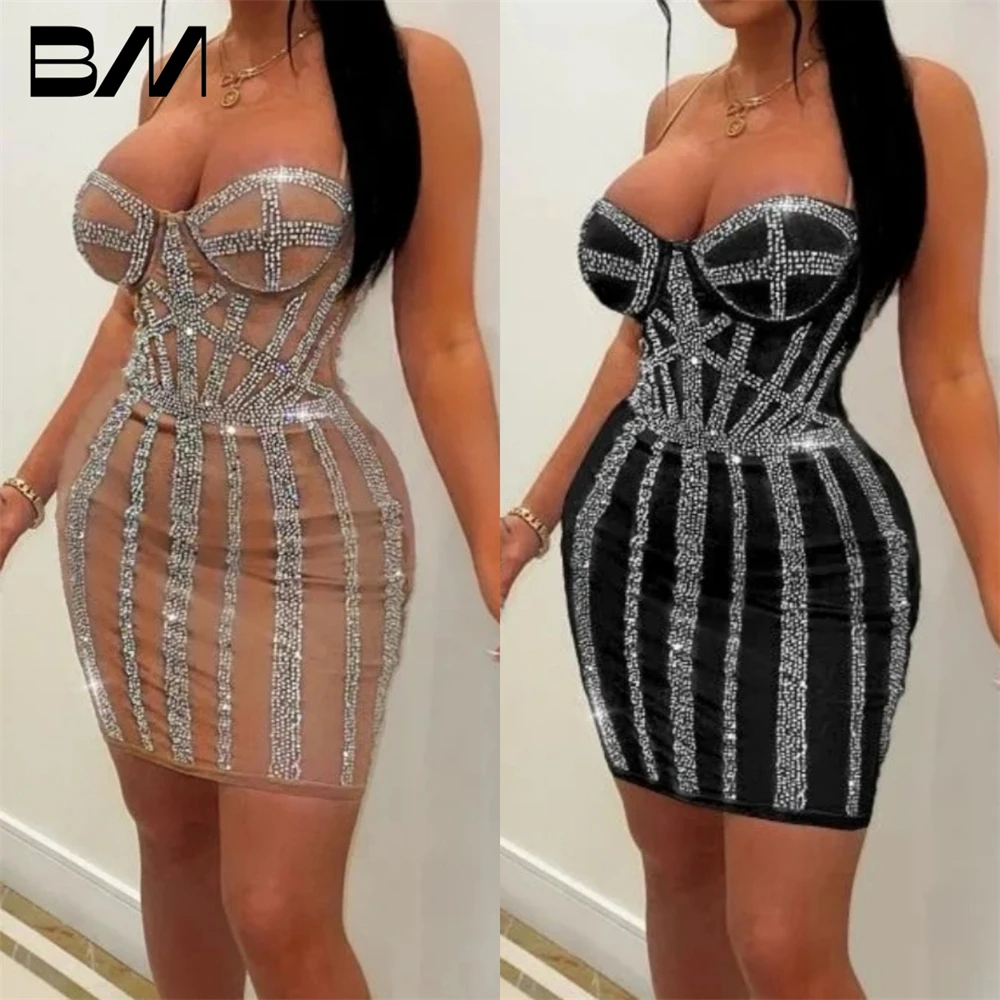 

Женское мини-платье на тонких бретельках