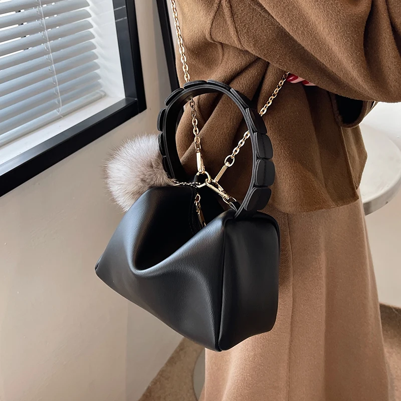 

Women 2022 Winter Brand Chain Shoulder Bag Designer Hair Ball Pendant Handbags Small PU Leather Bucket Crossbody Bags