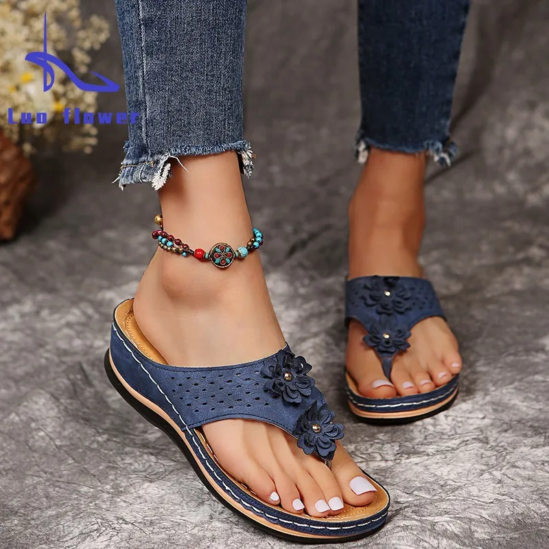 

Women Summer New 2022 PU Pinch Feet Sandals Vintage Flowers Open Toe Women Wedge Platform Flip Flops Female Large Size Slipper T