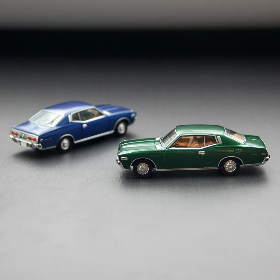 Фото Оригинальная коллекционная модель автомобиля Tomytec Tomica Limited Vintage NEO LV-N358a Nissan Cedric 2-Door HT 2800SGL Green 1975 1/64, литая под давлением, масштаб 1:64. №3