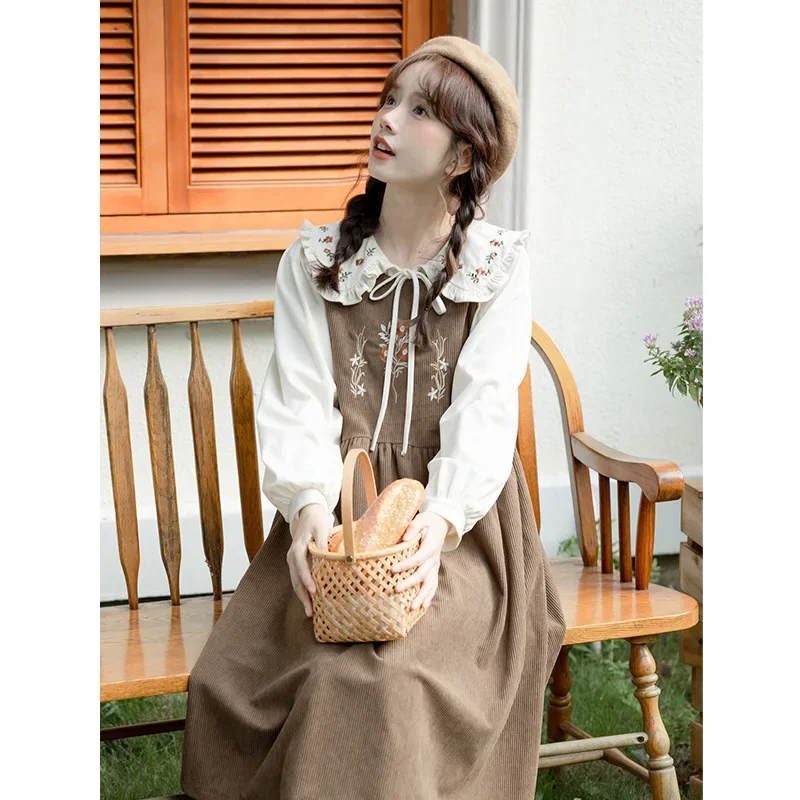 Милый возрастной художественный комплект платья с длинными рукавами и вышивкой