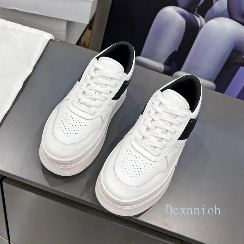 Туфли женские на платформе кожаные дышащие универсальные с круглым носком