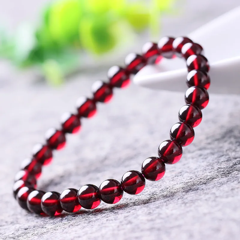 

Naturalgarnetcrystal bracelet Claret A+ 8mmBeads Bracelet women's bracelet Energy stone Fashion beauty is good for health.