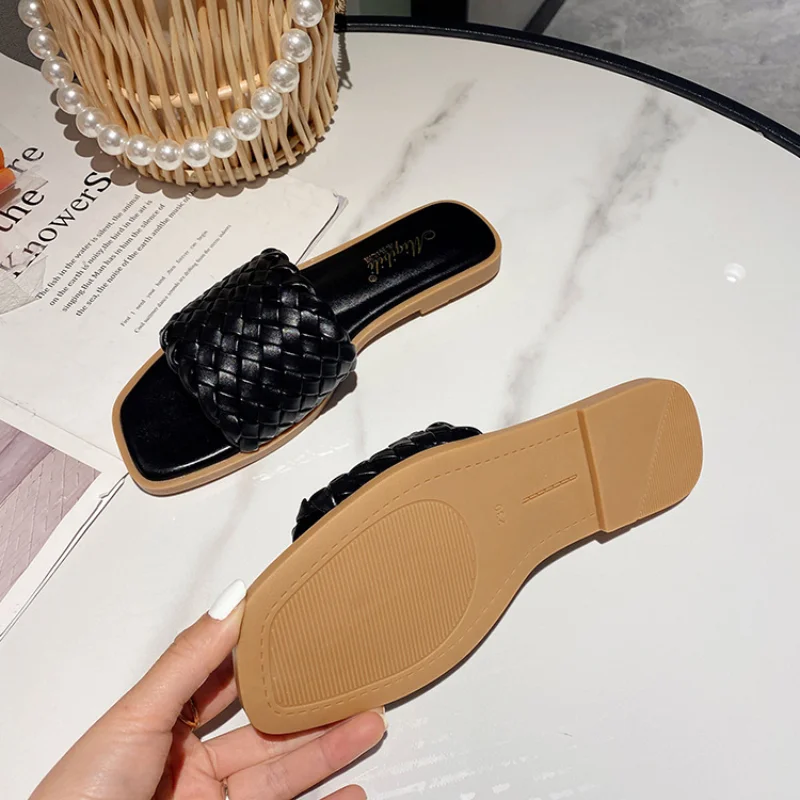 Luxury Women Slippers 2022 Summer New Flat with Fashion Slides Woman Outside Shoes for Ladies Casual Plus Size Slippers Female