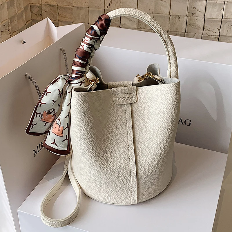

Fashion Designer Shoulder Bags Trendy Luxury Handbags for Women Travel Beach Tote High Capacity Bucket Bag Ladies Vintage Purses