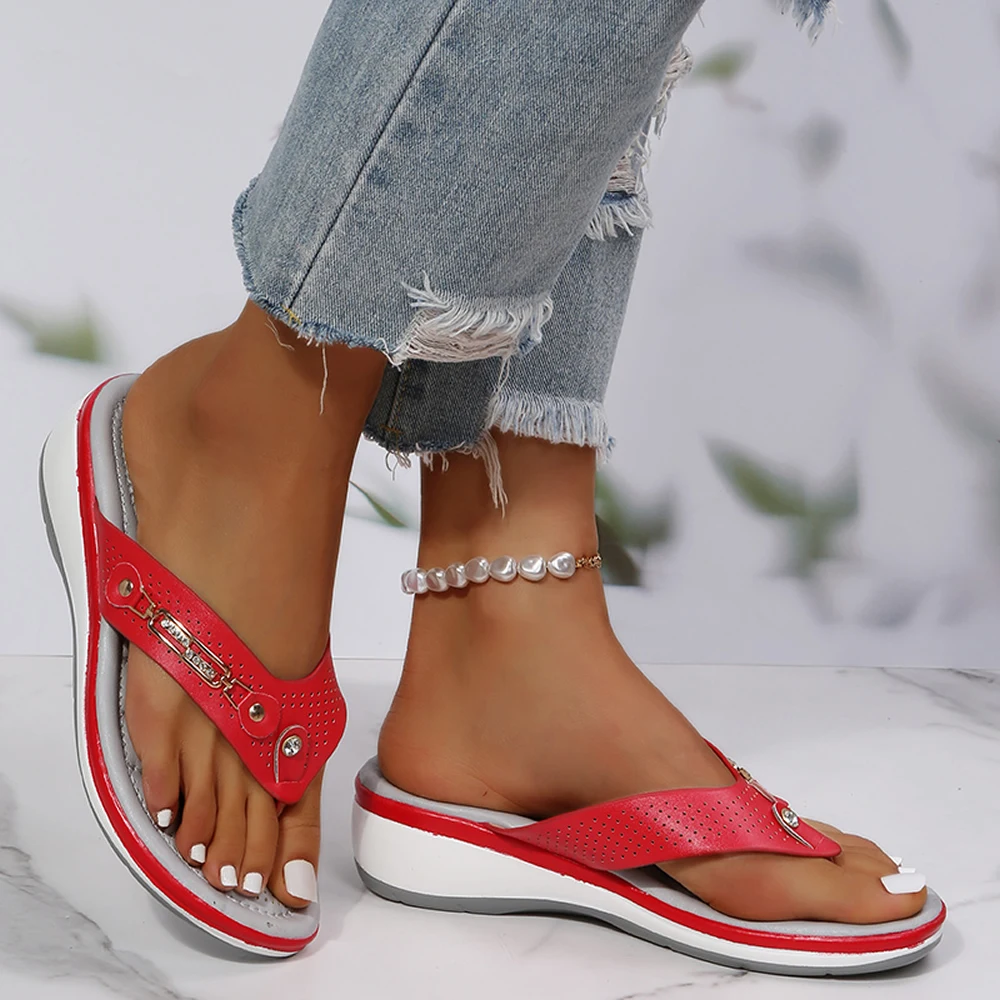 

2023 new sandals women metal buckle beach net celebrity flip-flops female wedge heels shoes large size female slippers