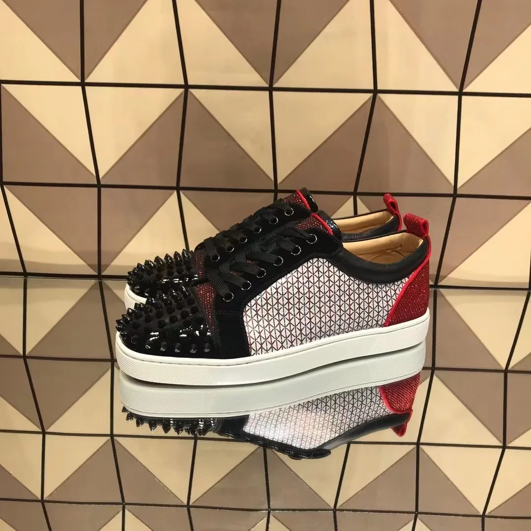 

Мужские туфли с низким вырезом на красной подошве, высококачественные мужские тренировочные туфли с заклепками-шипами для вождения, черные туфли из натуральной кожи с белыми блестками