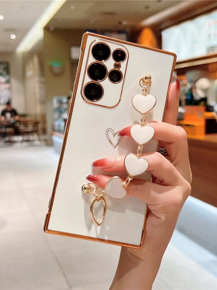 

S22 Plus Case Luxury Electroplated Heart Bracelet Chain Cover for Samsung Galaxy S21 S20 FE A12 A13 A52 A53 Charm Holder Cases