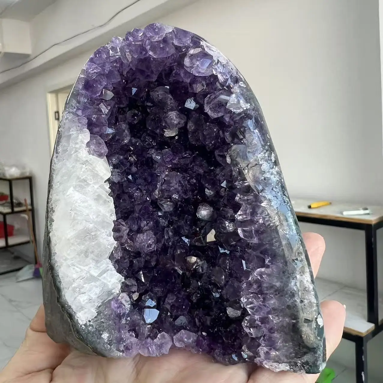 

Аметистовый кварцевый кластер ACSDVOCATE