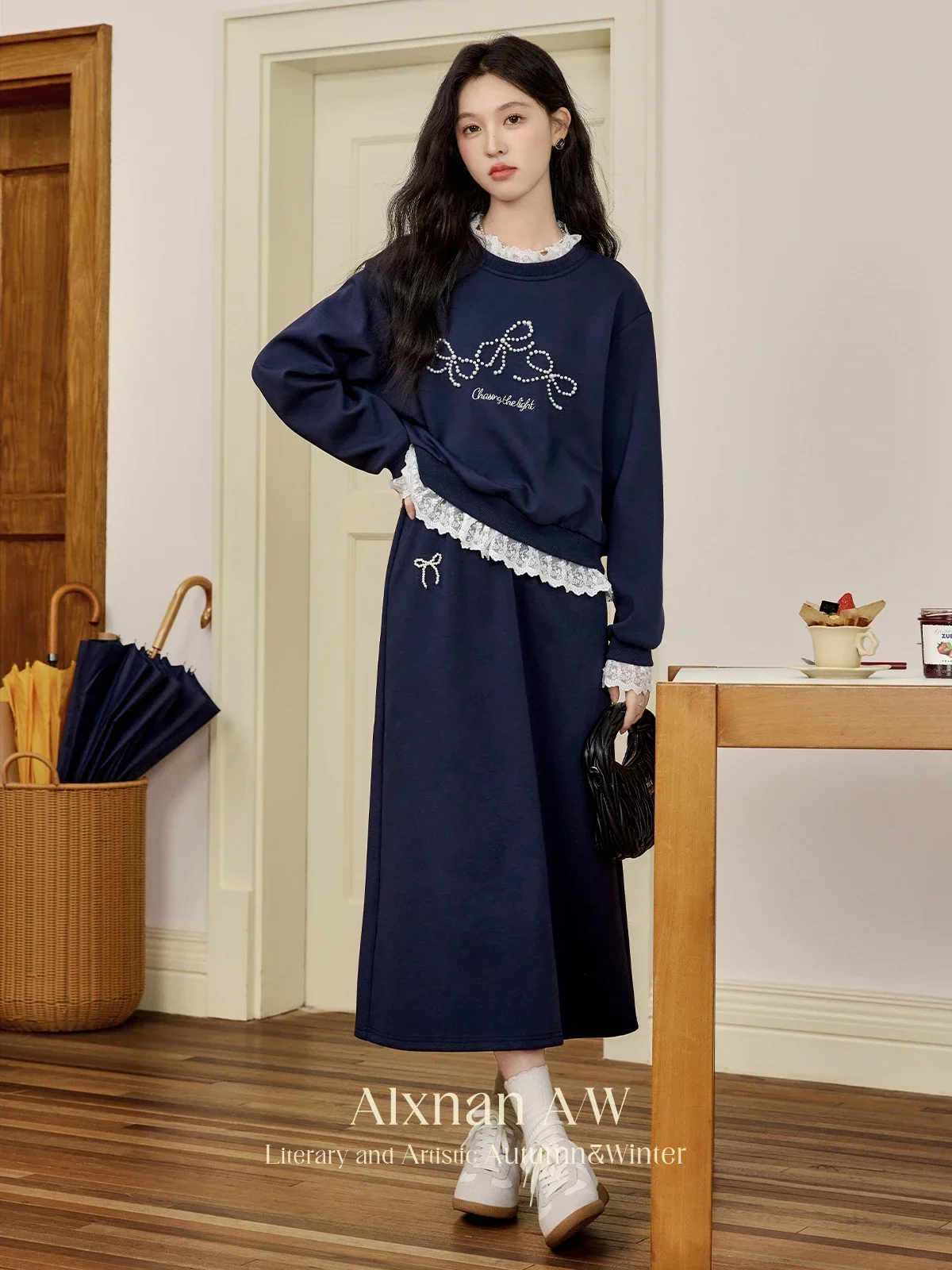 Женская кружевная толстовка с круглым вырезом и жемчужным бантом