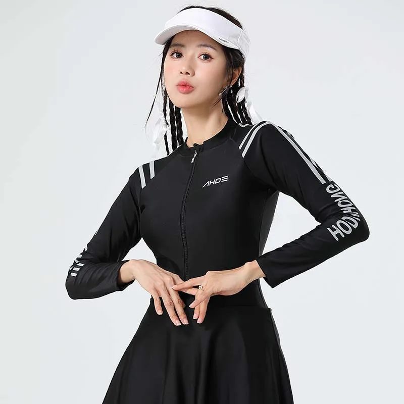 Женский слитный купальник с коротким рукавом для занятий водными видами спорта