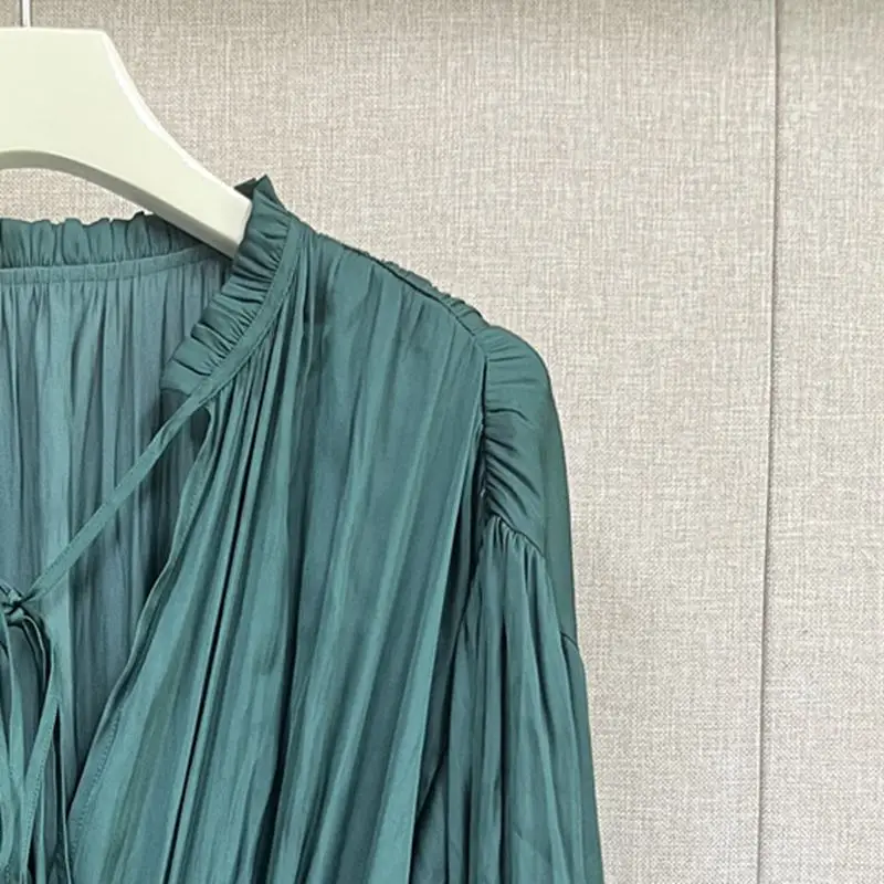 

2023 Autumn New Pleated Elastic Waist Lantern Sleeve V-neck Long Dark Green Dress Women