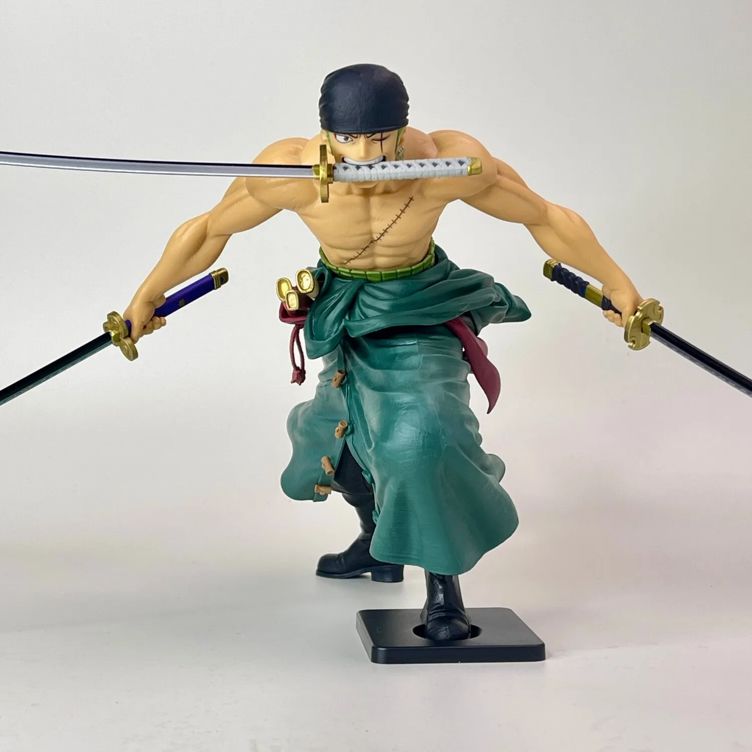 Оригинальная коллекционная фигурка BANDAI One Piece: Ророноа Зоро (Санториу Грандиста), модель из ПВХ, серия Figuarts (art.: 3920da51fffd6) - 3920da51fffd6
