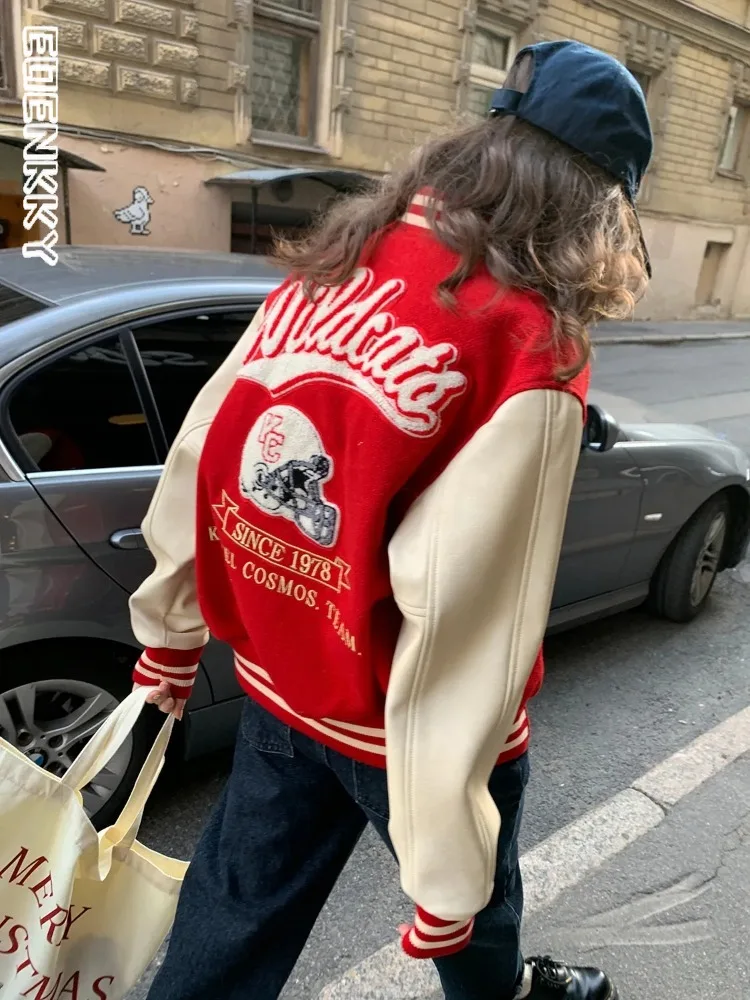 Куртка-бомбер женская в стиле хип-хоп