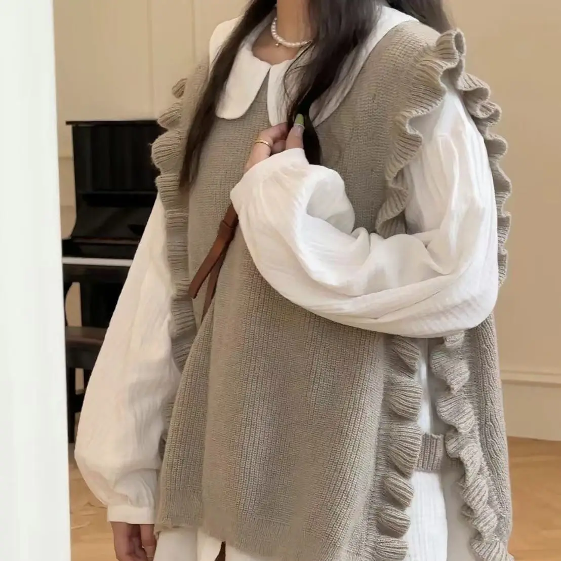 Вязаный свитер и жилет для женщин в студенческом стиле на весну осень без рукавов