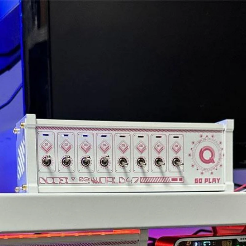 Док-станция с USB-разъемом подходит для украшения игрового стола. Подарочная