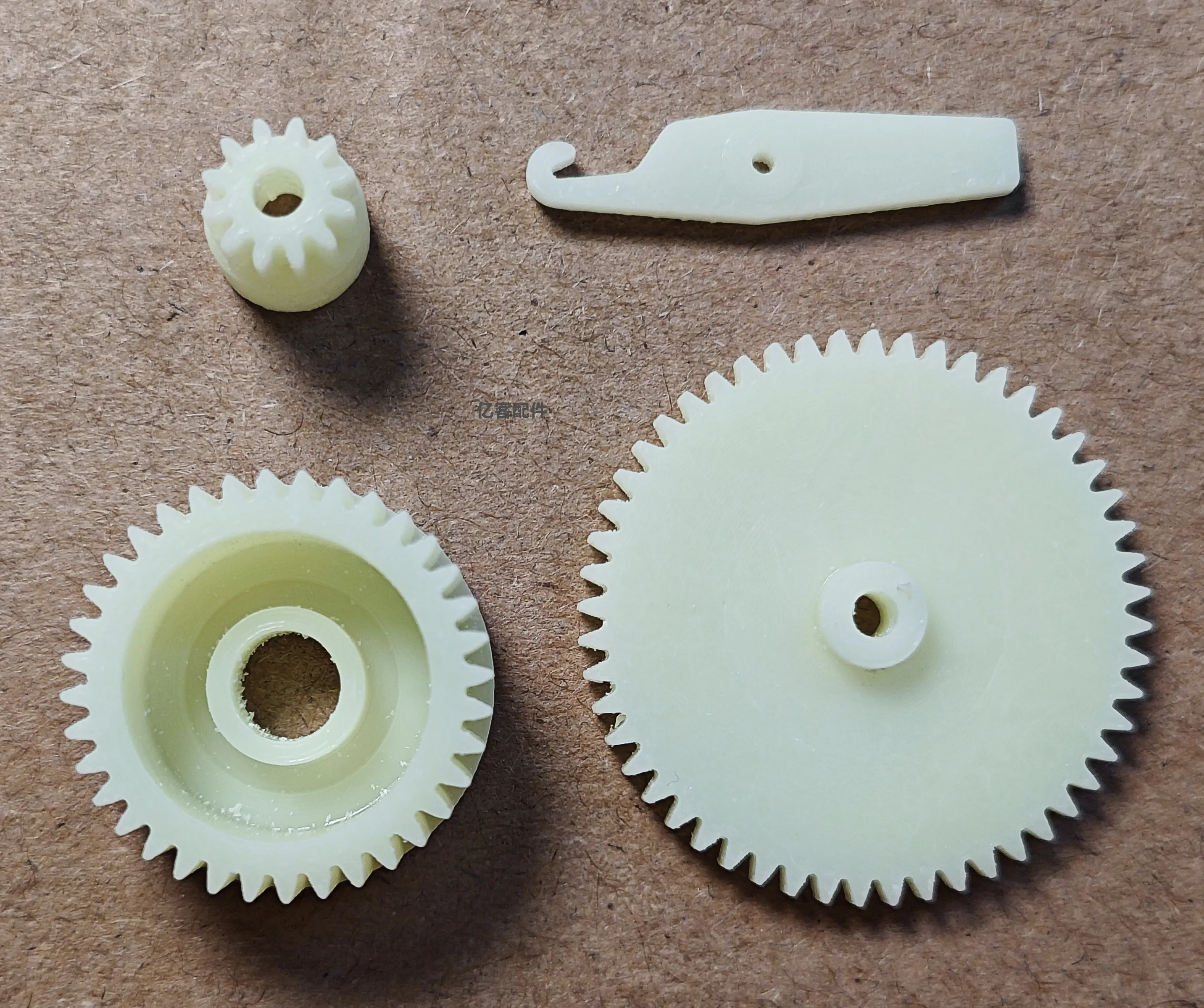 

Шестерня для telefunken Rr120 Rr220 магнитофон