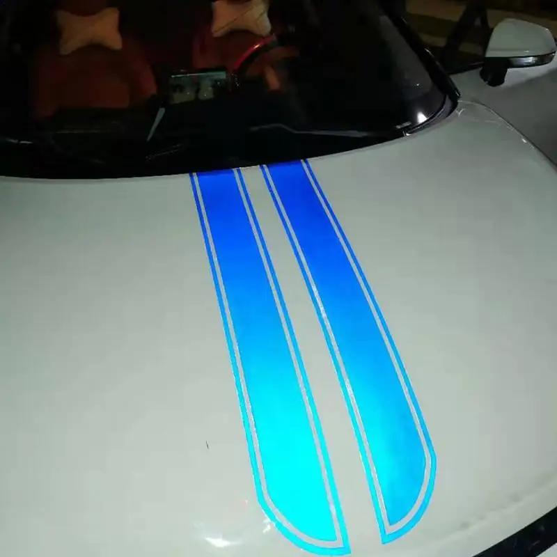 Наклейки полосы на автомобиль. Спортивные полосы на авто. Наклейка "машины". Полосы на капоте форд мустанг. Полоски на капот автомобиля.