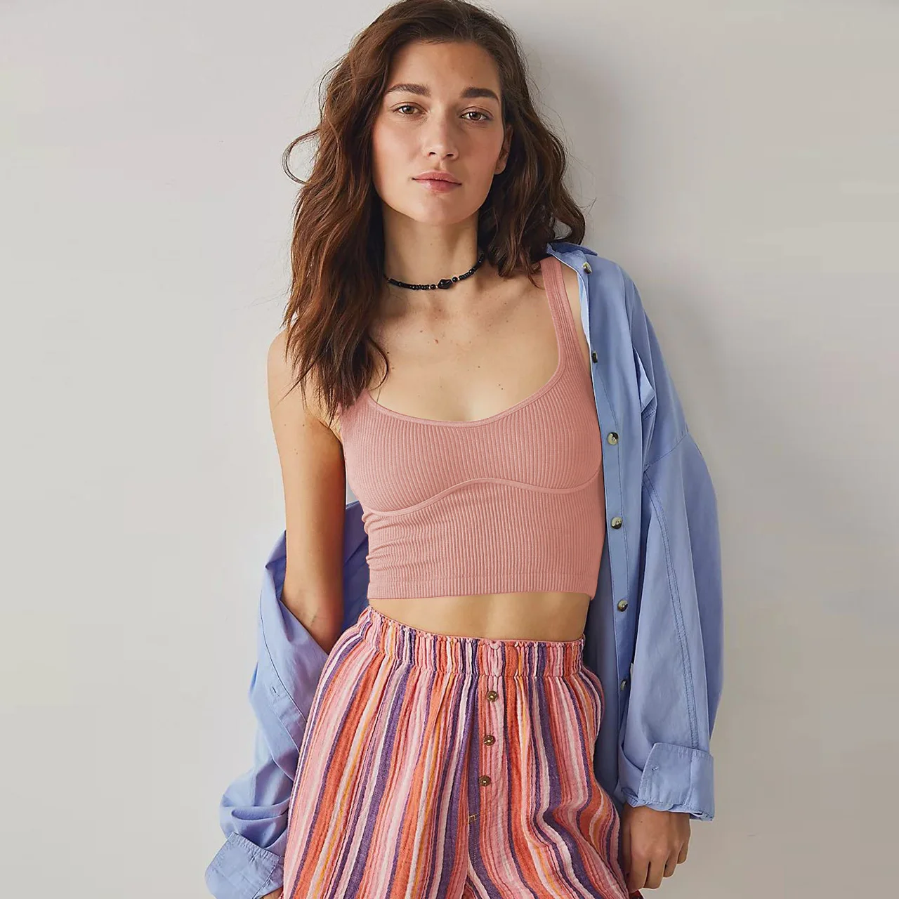 

Лидер продаж, Модный трикотажный топ с резьбой, Женский пикантный пряный Топ для девушек, облегающий короткий топ с пуговицей,