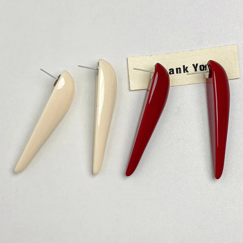 Новые простые преувеличенные серьги в форме острого конуса из смолы