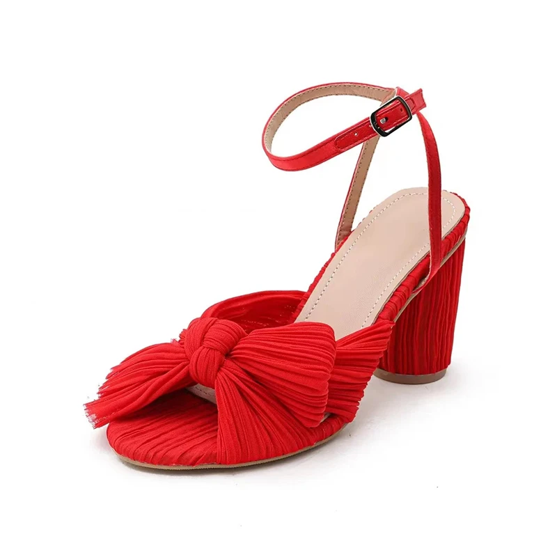 Босоножки женские с круглым каблуком и ремешком на щиколотке | Обувь