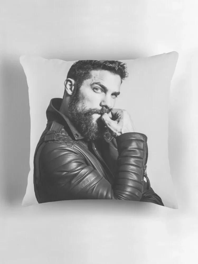 Детская декоративная подушка для роскошного дивана