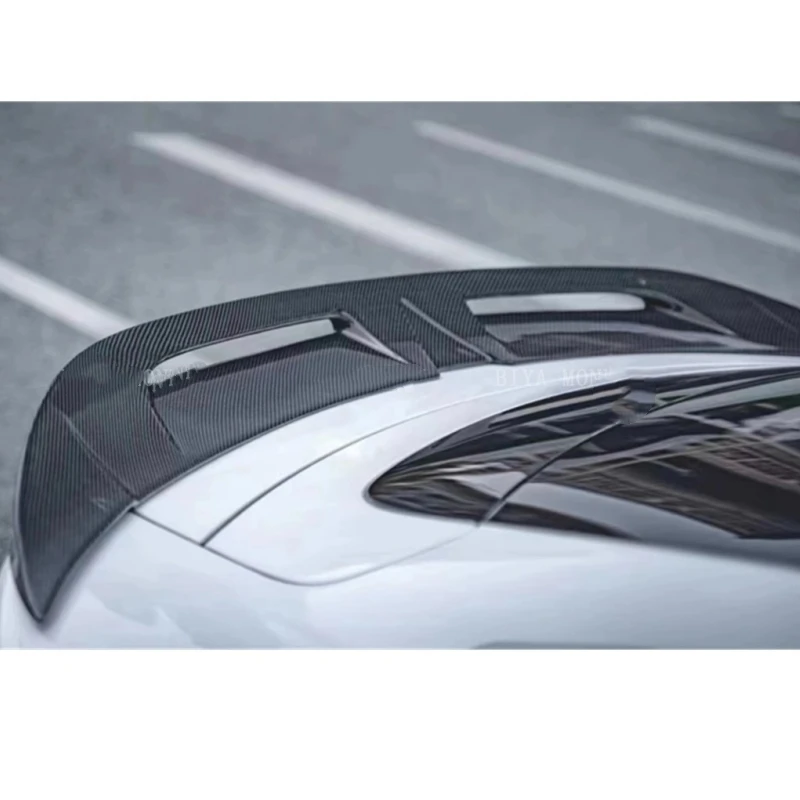 Хвостовое крыло из настоящего углеродного волокна для Porsche Taycan модифицированный