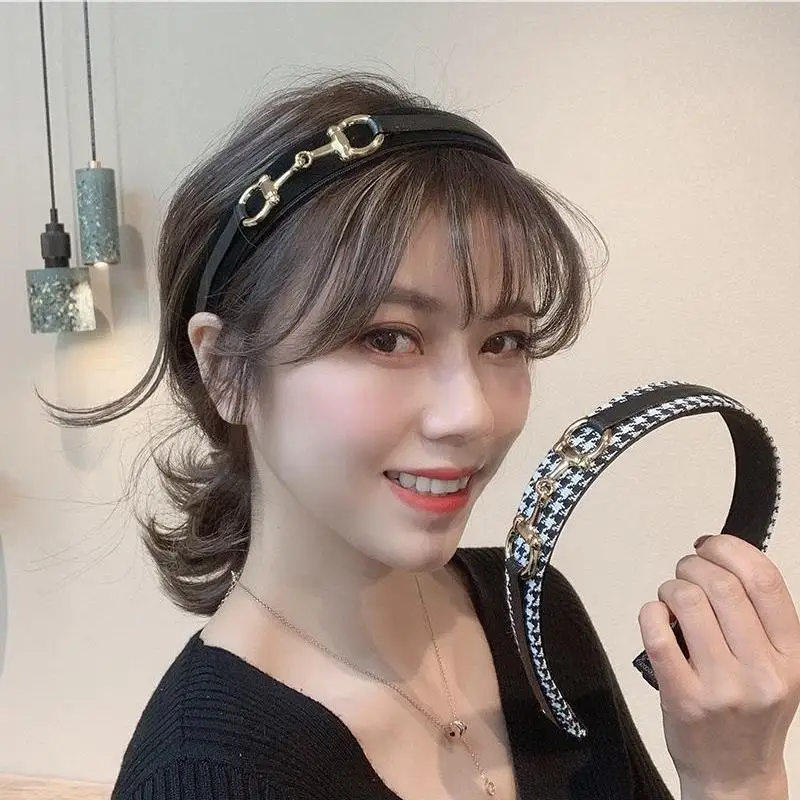 Фланелевая черно-белая клетчатая повязка на голову с металлической пряжкой