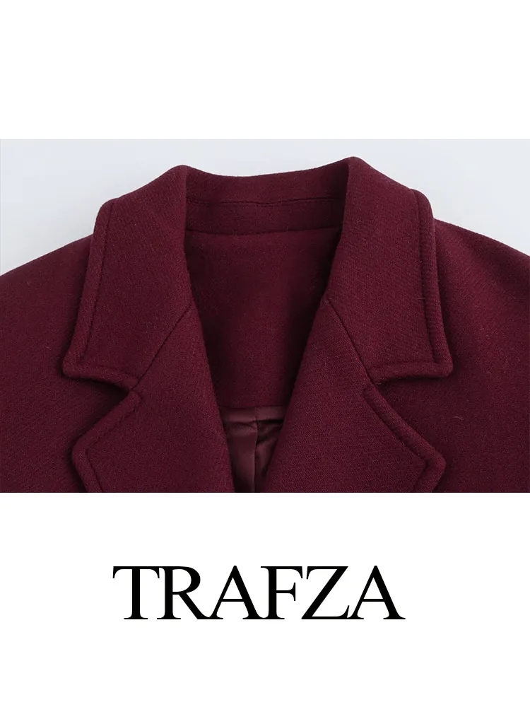 Женская двубортная ветровка с длинными рукавами и лацканами