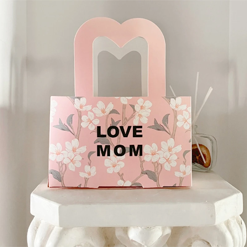 

Mother's Day Heart Handle Flower Bouquet Wrapping Paper Box Floral Arrangement Love Mom Holiday Gift Portable Packageing Carton