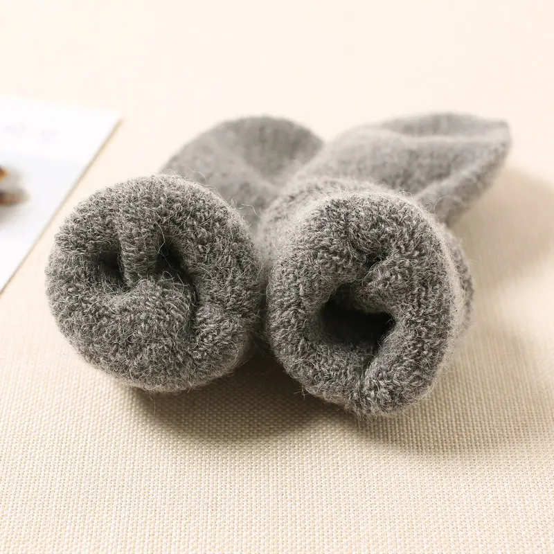 Thick Wool Socks for Men and Women, Warm Stockings with Extra Cushioning for Cold Weather